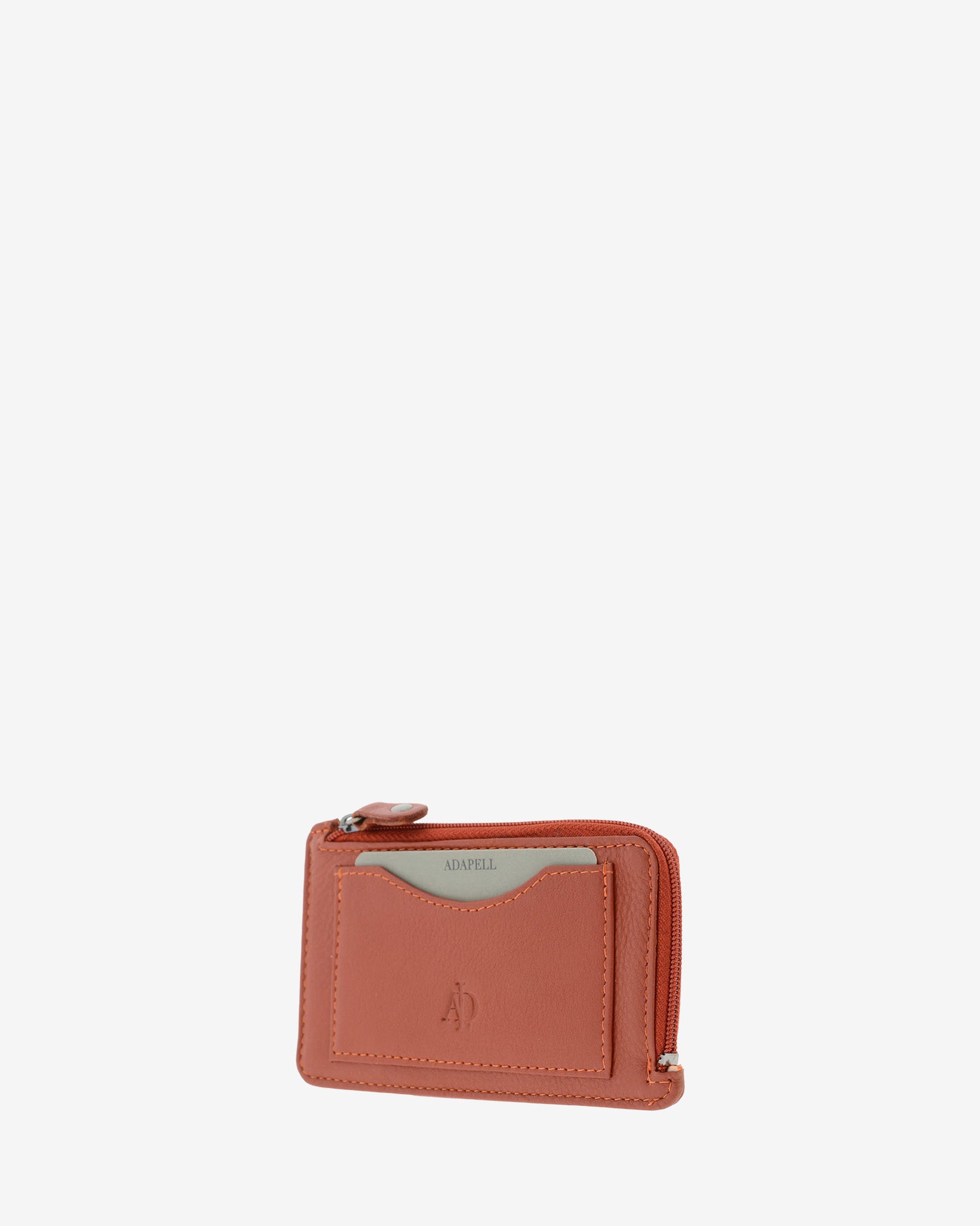 Tarjetero monedero fino 8062 en color teja, vista tres cuartos frontal con bolsillo exterior para tarjeta