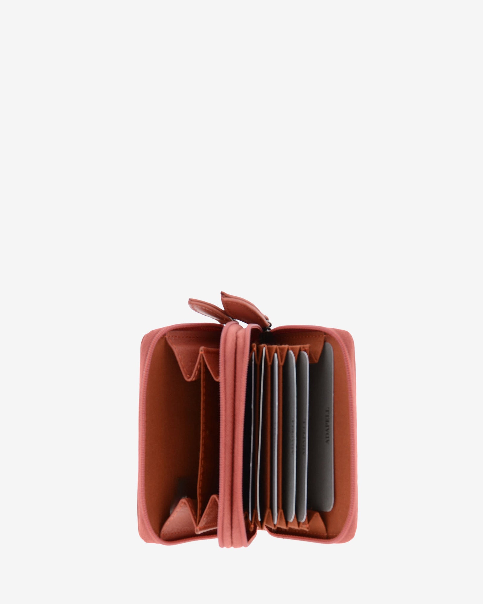Tarjetero acordeón 8067 en color coral abierto, con compartimento para monedas y organización interior tipo acordeón para tarjetas