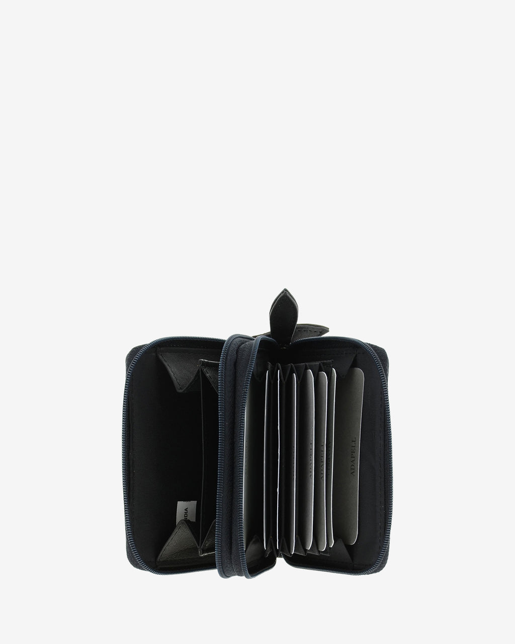 Tarjetero acordeón 8067 en color negro abierto, con compartimento para monedas y organización interior tipo acordeón para tarjetas.