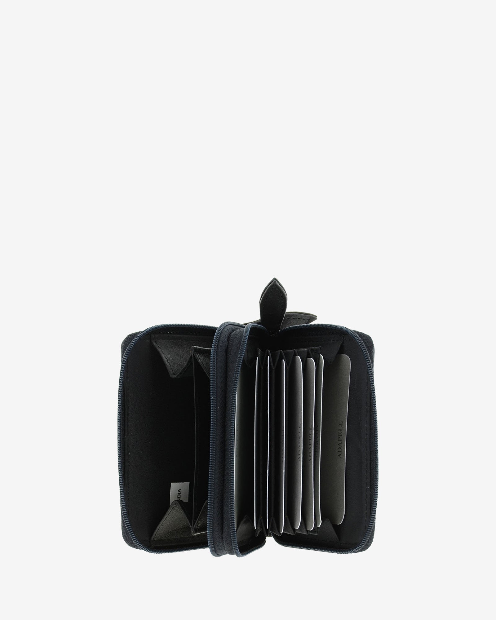 Tarjetero acordeón 8067 en color negro abierto, con compartimento para monedas y organización interior tipo acordeón para tarjetas.