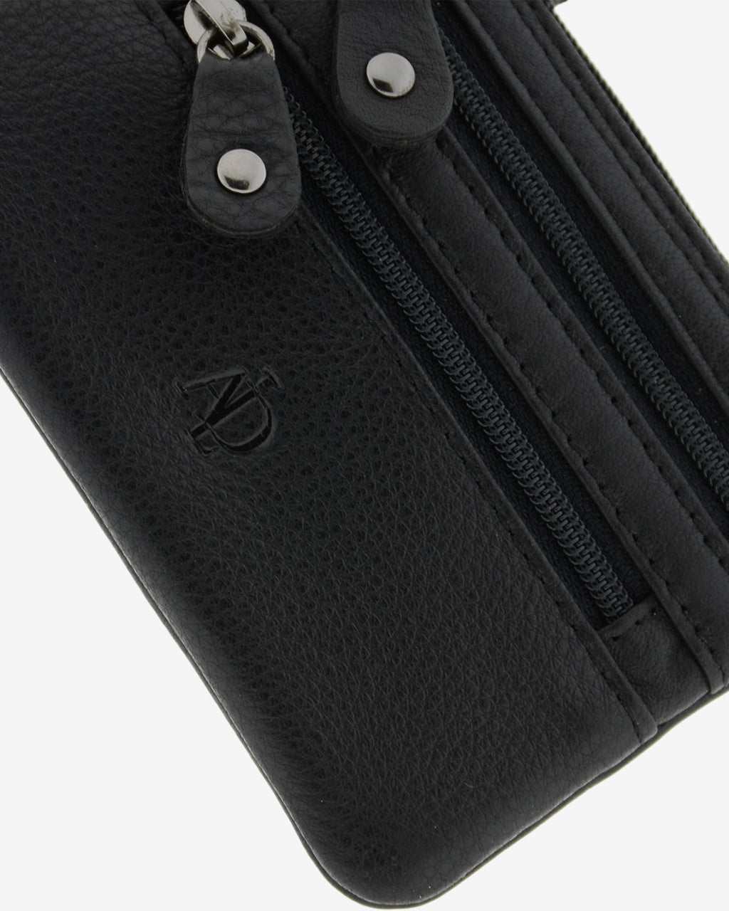 Detalle frontal del monedero fino con triple cremallera 8072 en color negro, con tiradores y cremalleras.
