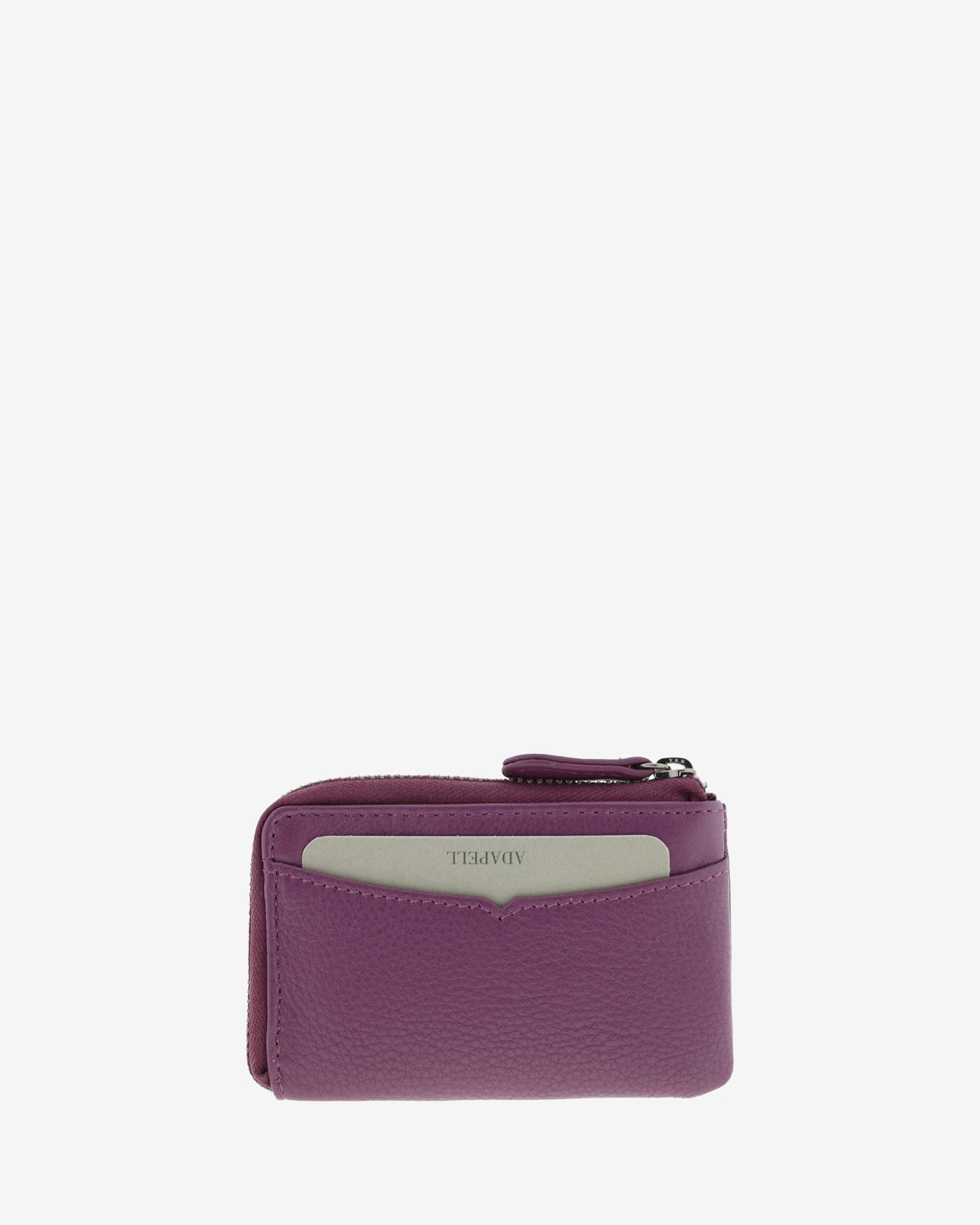 Monedero tarjetero fino 8076 en color lila, vista trasera con tarjeta visible en la ranura exterior.