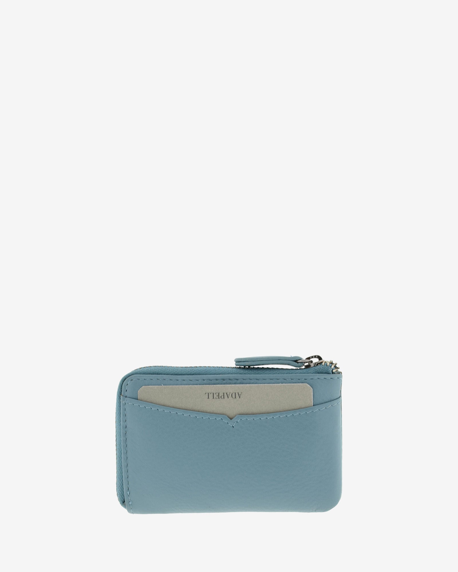 Monedero tarjetero fino 8076 en color mar, vista trasera con tarjeta visible en la ranura exterior.
