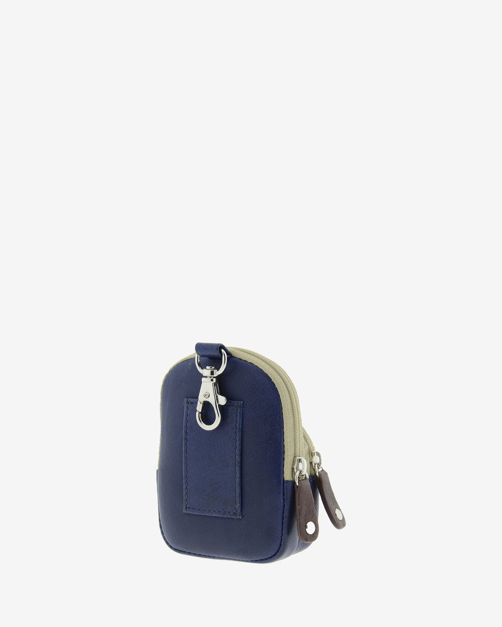 Monedero llavero Adapell 8077-V en color marino, con forma de mini mochila, vista tres cuartos posterior con pasador para cinturón y mosquetón metálico