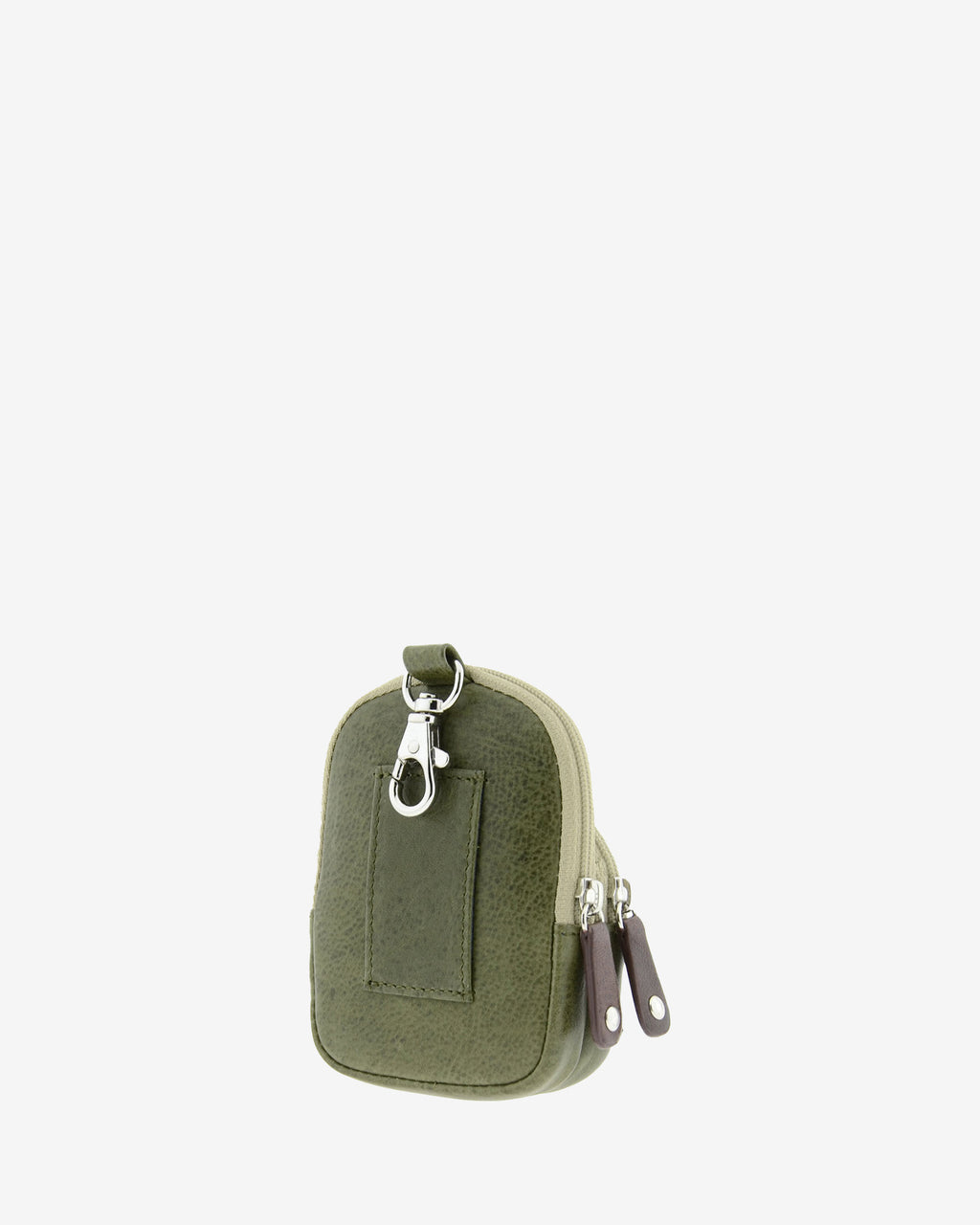 Monedero llavero Adapell 8077-V en color verde, con forma de mini mochila, vista tres cuartos posterior con pasador para cinturón y mosquetón metálico