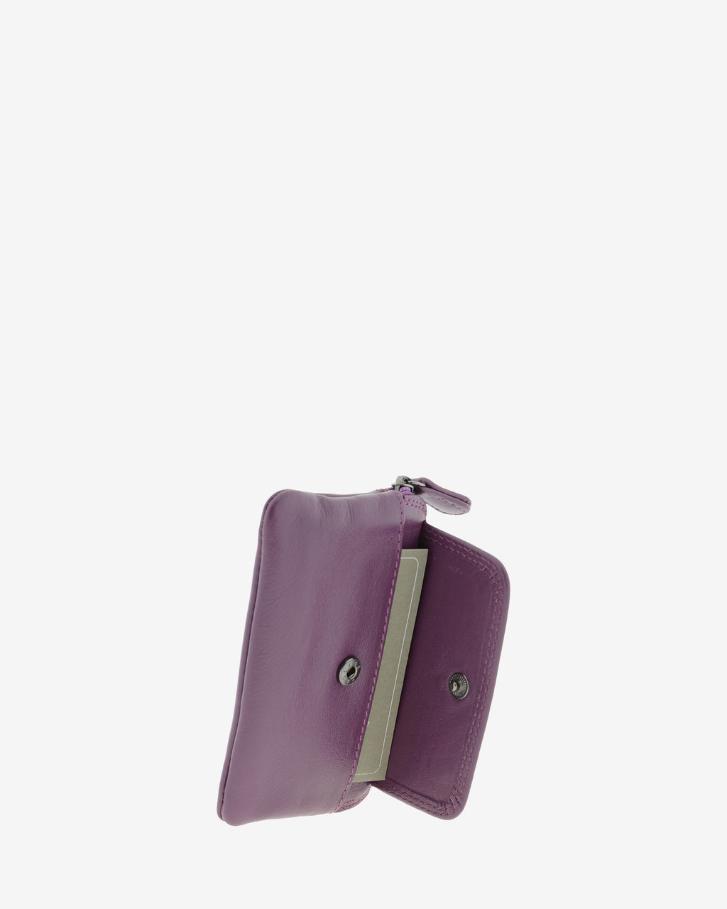 Monedero fino 8078 en color lila, vista exterior con la solapa abierta, cierre de botón y tarjeta visible.
