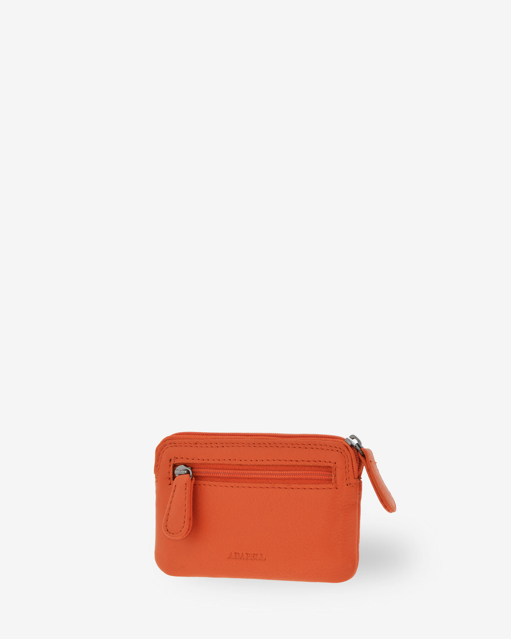 Monedero fino 8078 en color mandarina, vista tres cuartos posterior con bolsillo exterior de cremallera.