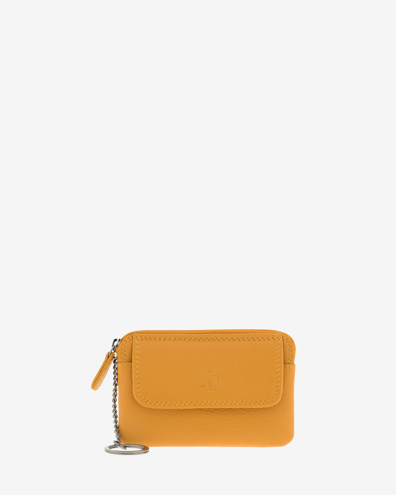 Monedero fino 8078 en color mostaza, vista frontal con solapa y anilla para llaves.