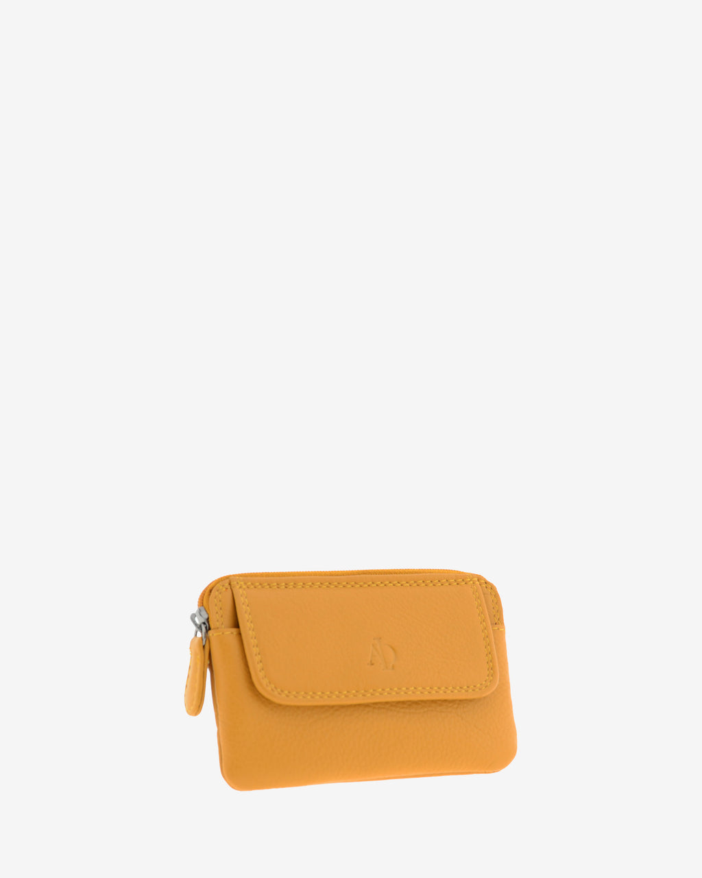 Monedero fino 8078 en color mostaza, vista tres cuartos frontal con solapa exterior.