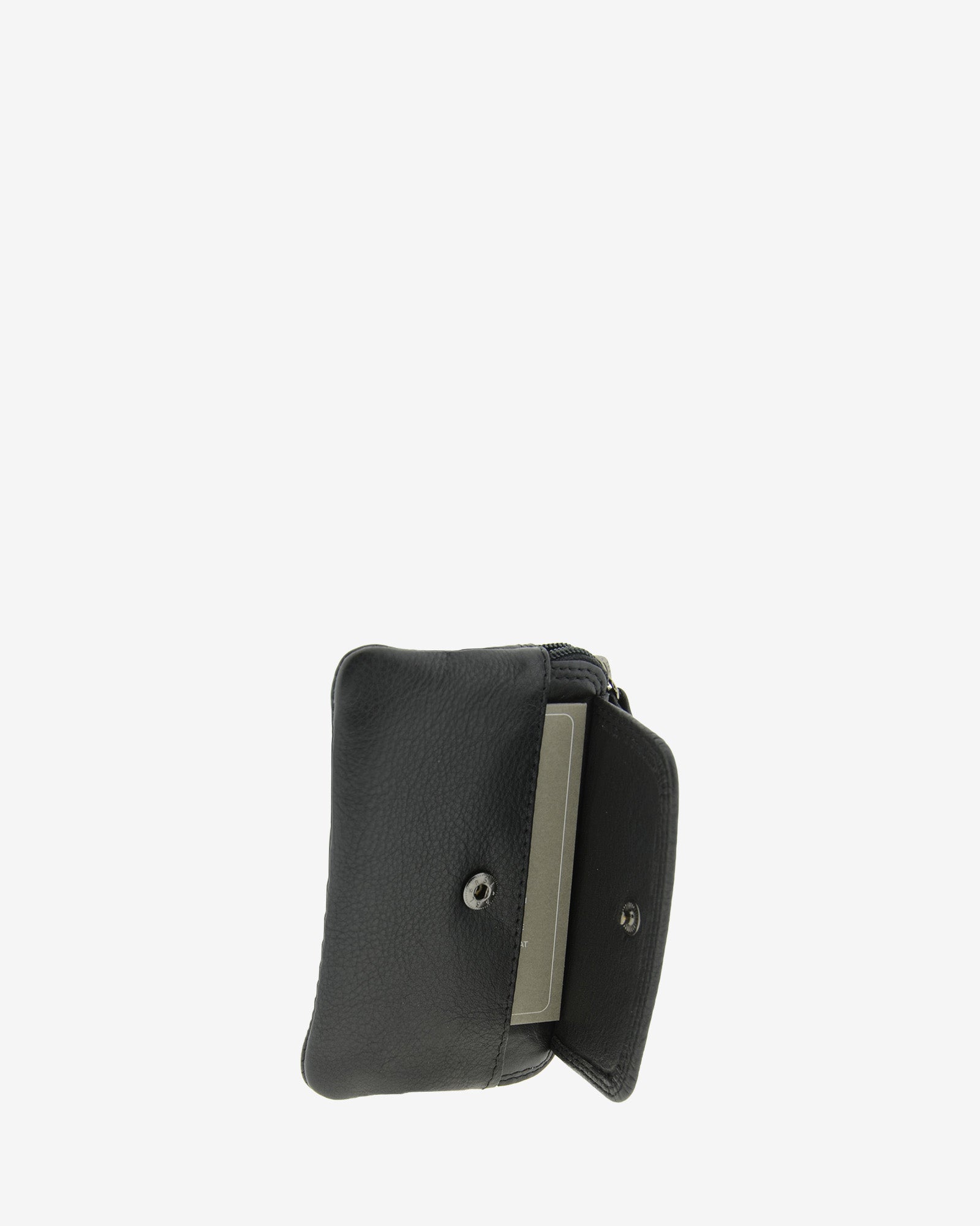 Monedero fino 8078 en color negro, vista exterior con la solapa abierta, cierre de botón y tarjeta visible.