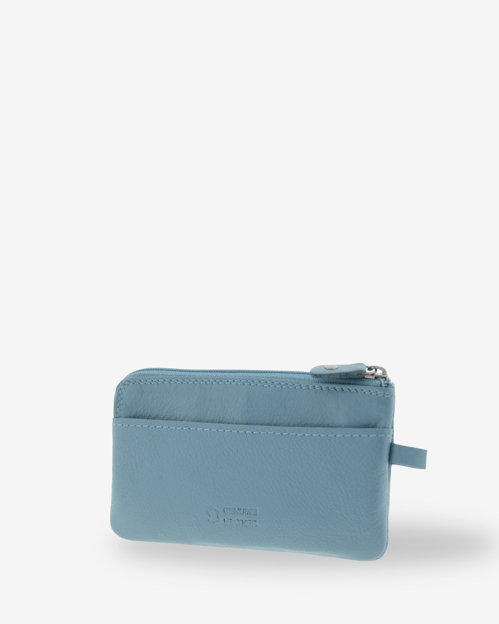 Monedero fino 8079 en color mar, vista tres cuartos posterior con ranura exterior.