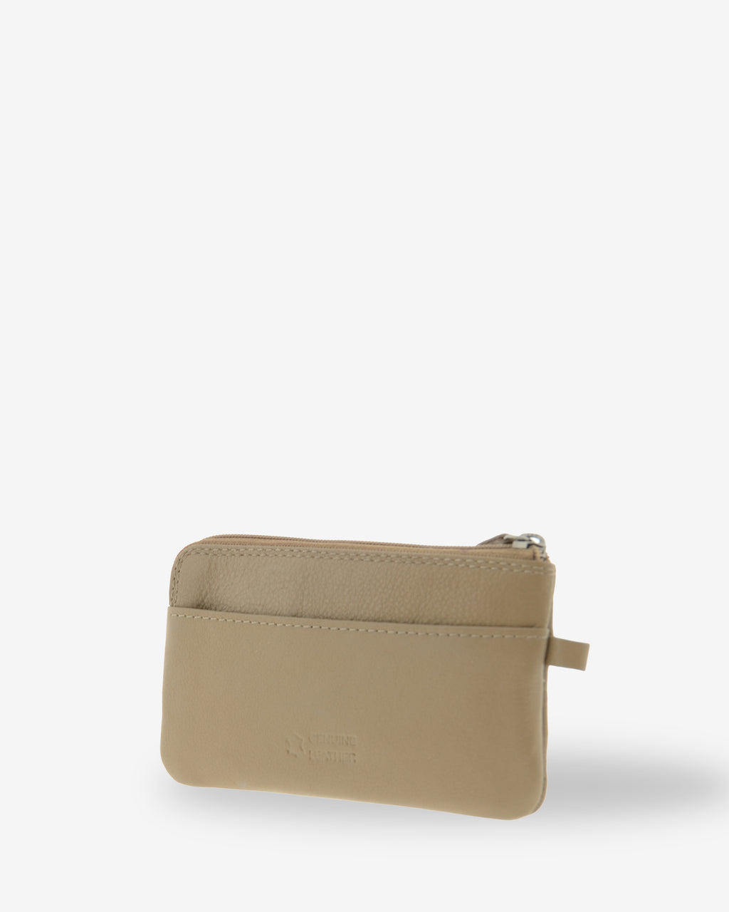 Monedero fino 8079 en color topo, vista tres cuartos posterior con ranura exterior.