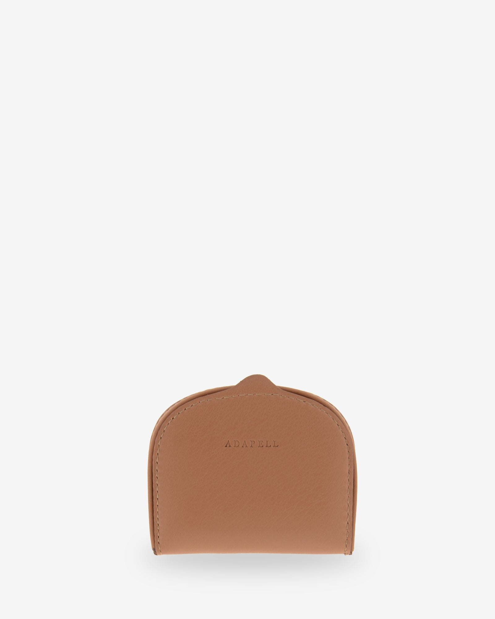 Monedero taco 8101 en color cuero, vista frontal con logo Adapell grabado