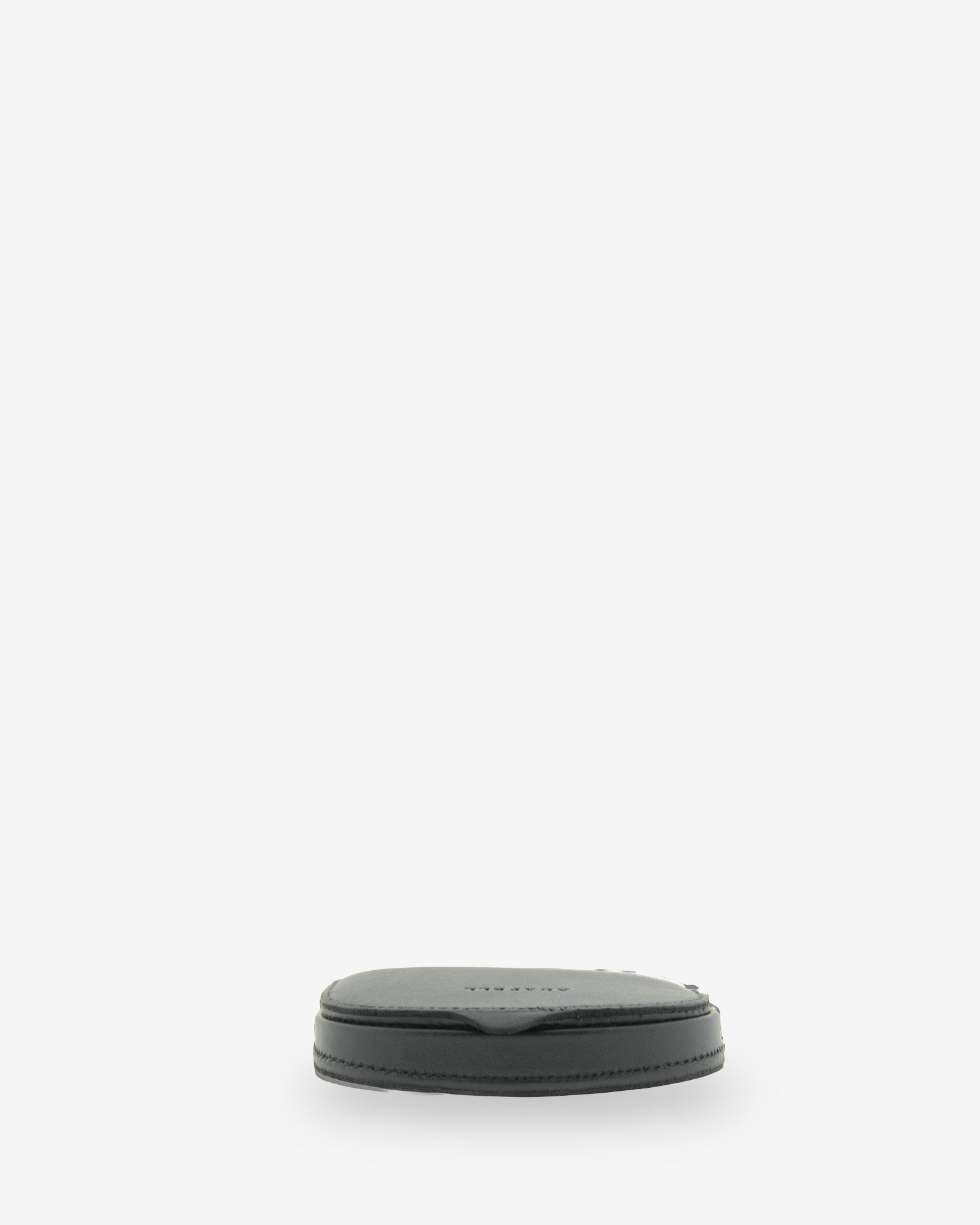 Monedero taco 8101 en color negro, tumbado mostrando el perfil inferior y el borde cosido
