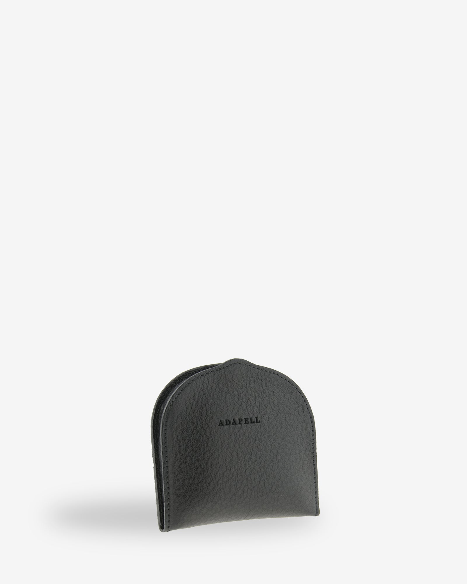 Monedero taco embutido 8102 en color negro, vista tres cuartos frontal con logo Adapell grabado