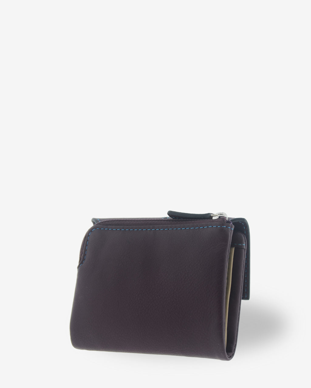 Cartera pequeña de mujer Atelier en color Berenjena, vista trasera tres cuartos con monedero exterior de cremallera y estructura flexible.