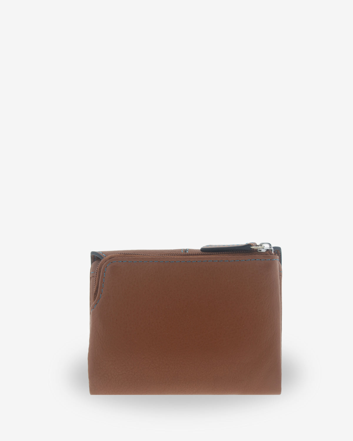 Cartera pequeña de mujer Atelier en color Caramel, vista trasera con monedero exterior de cremallera, pespuntes de contraste y acabado en piel extra suave.
