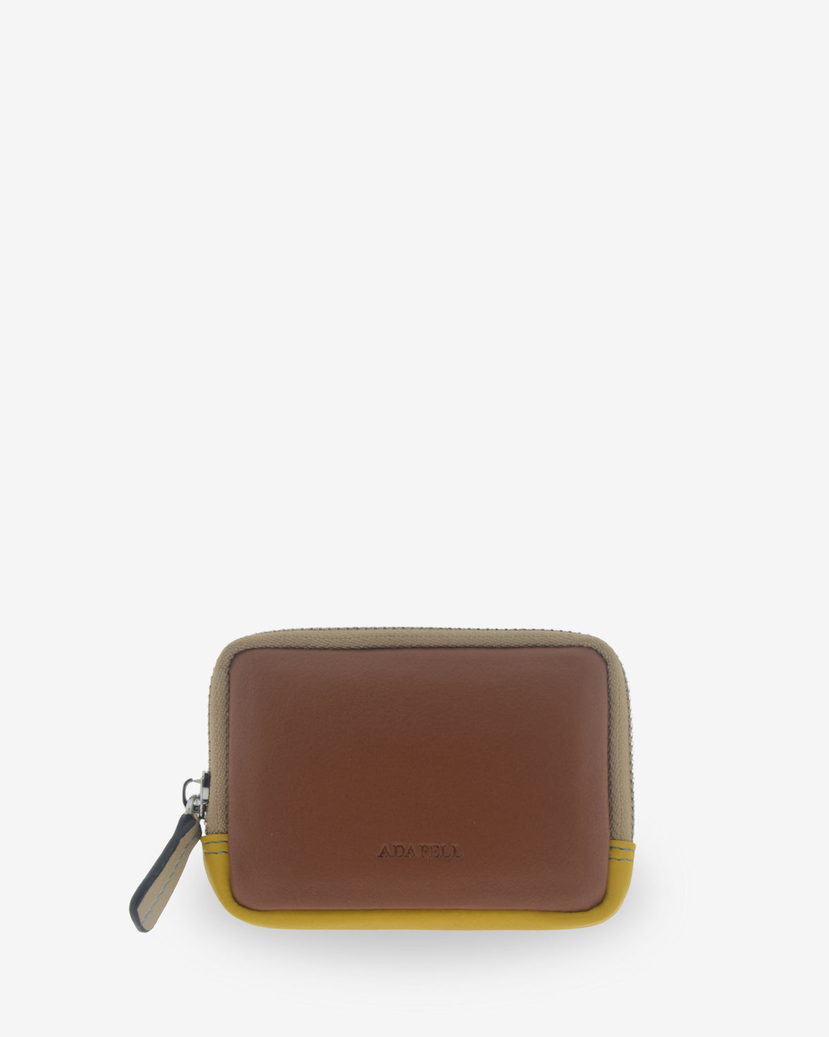 Monedero de mujer Atelier en color Caramel, vista frontal tres cuartos con cierre perimetral de cremallera, combinación de tonos y logo Adapell grabado.