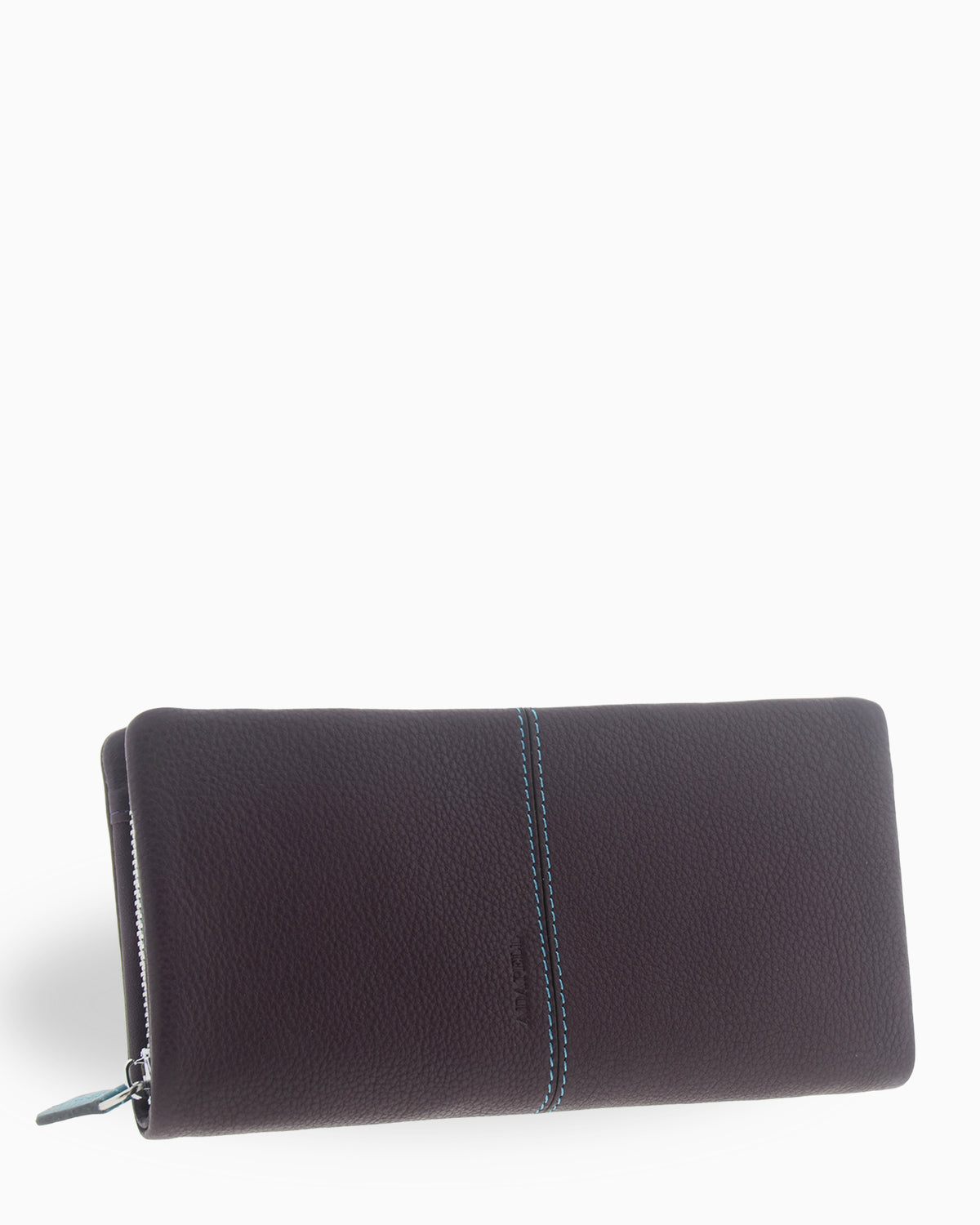 Cartera grande de mujer Atelier en color Berenjena, vista frontal tres cuartos con cierre perimetral de cremallera, pespunte de contraste y logo Adapell grabado.