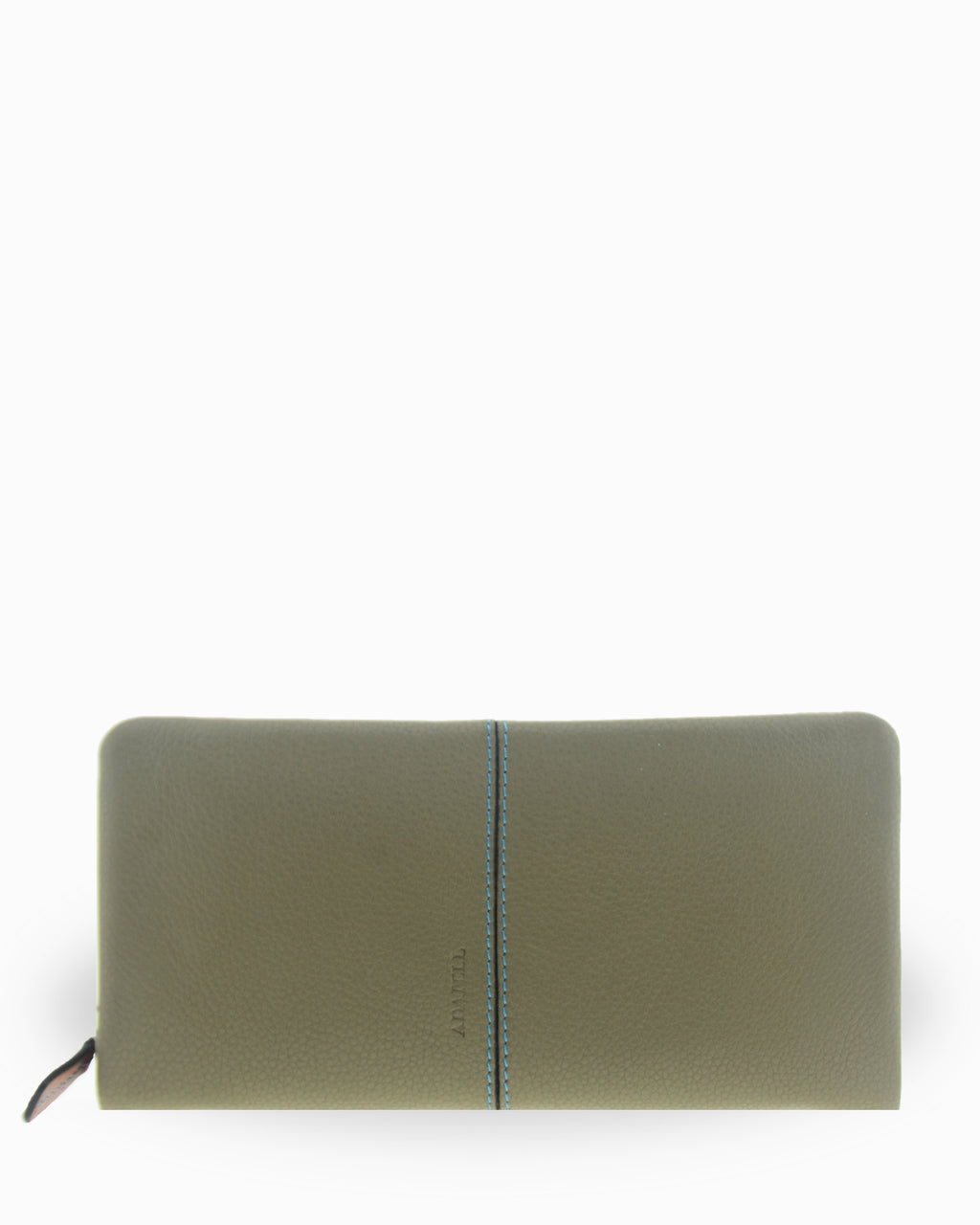 Cartera grande de mujer Atelier en color Verde Musgo, vista frontal cerrada con pespunte vertical de contraste y logo Adapell grabado en la piel.