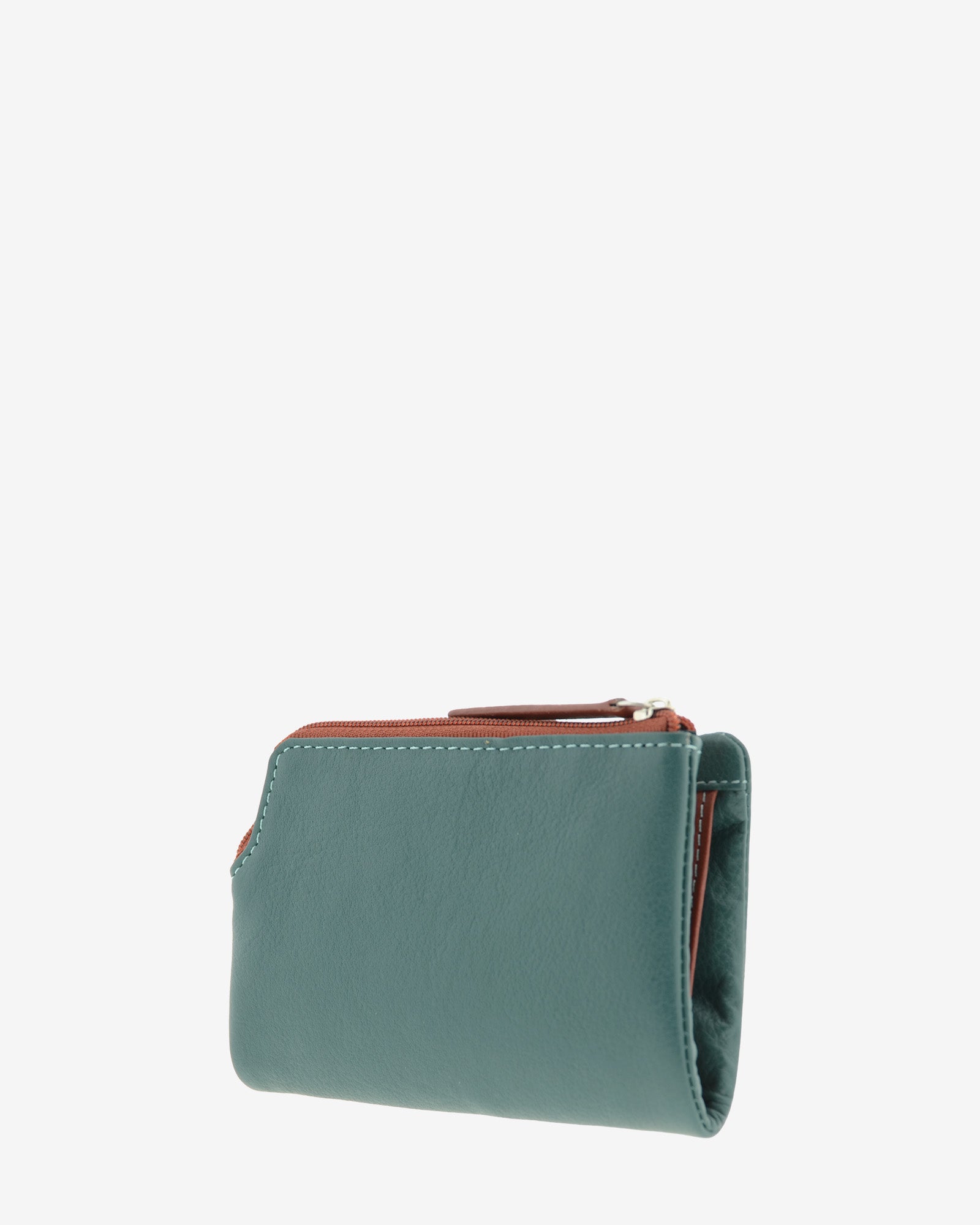 Cartera pequeña de mujer Brisa en color Ocean Teal, vista trasera tres cuartos mostrando su estructura flexible y el monedero con cremallera.