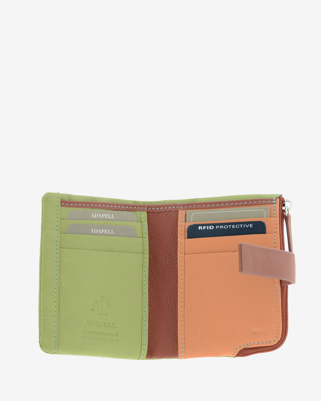 Interior abierto de la cartera pequeña Brisa en color Verde Sage, con 6 ranuras para tarjetas distribuidas a ambos lados y cierre con tira de piel.