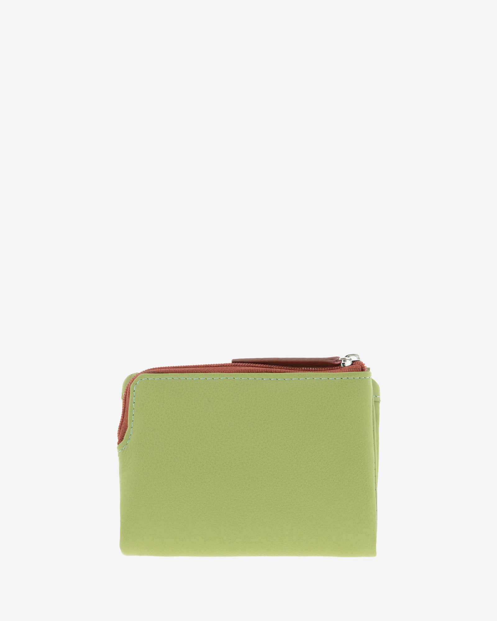 Cartera pequeña de mujer Brisa en color Verde Sage, vista trasera con acabado de piel extra suave y cremallera visible en la parte superior.