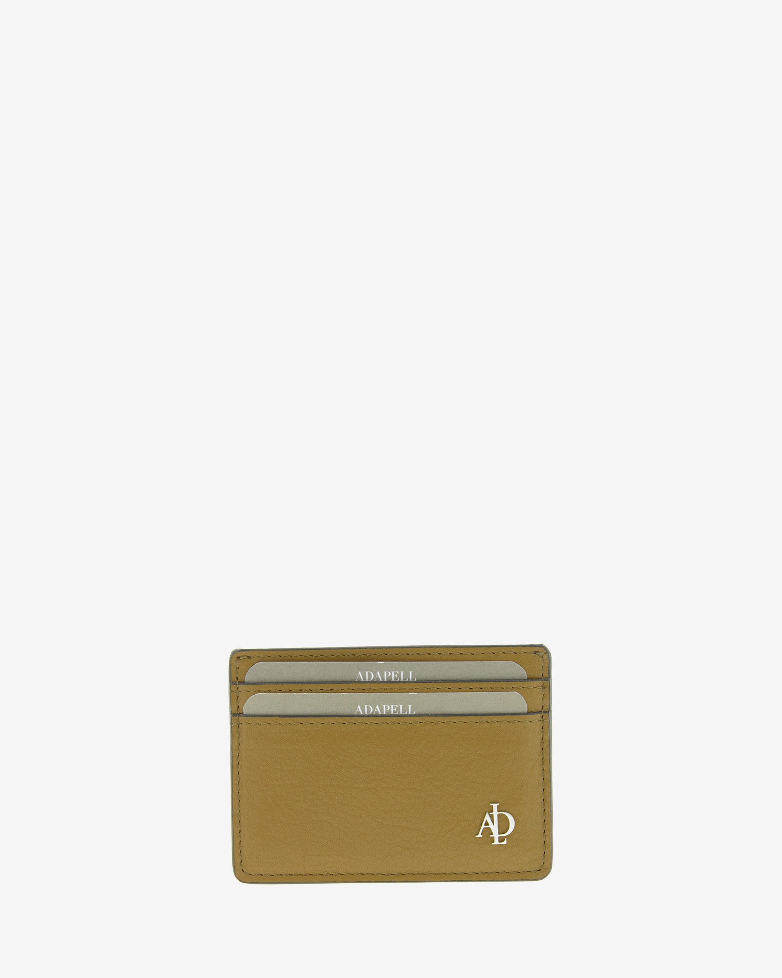 Tarjetero de mujer Brisa en color Ámbar Ébano, vista frontal con dos ranuras para tarjetas y logo metálico Adapell.