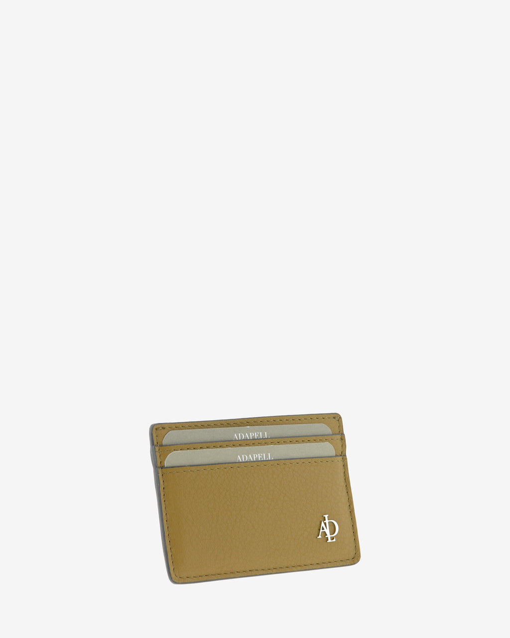 Tarjetero de mujer Brisa en color Ámbar Ébano, vista frontal en tres cuartos con dos ranuras para tarjetas y logo metálico Adapell.