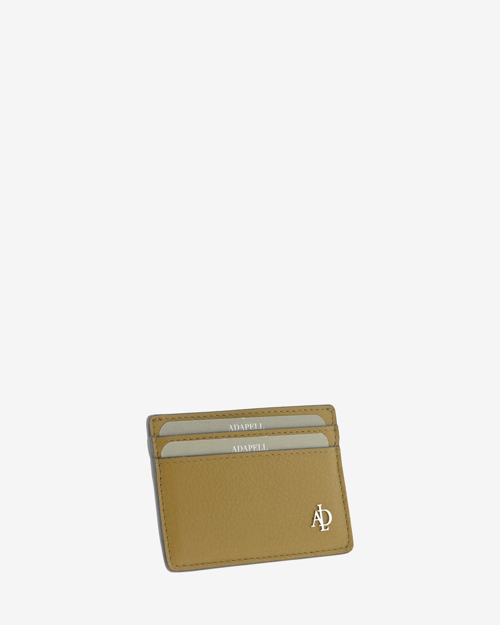 Tarjetero de mujer Brisa en color Ámbar Ébano, vista frontal en tres cuartos con dos ranuras para tarjetas y logo metálico Adapell.