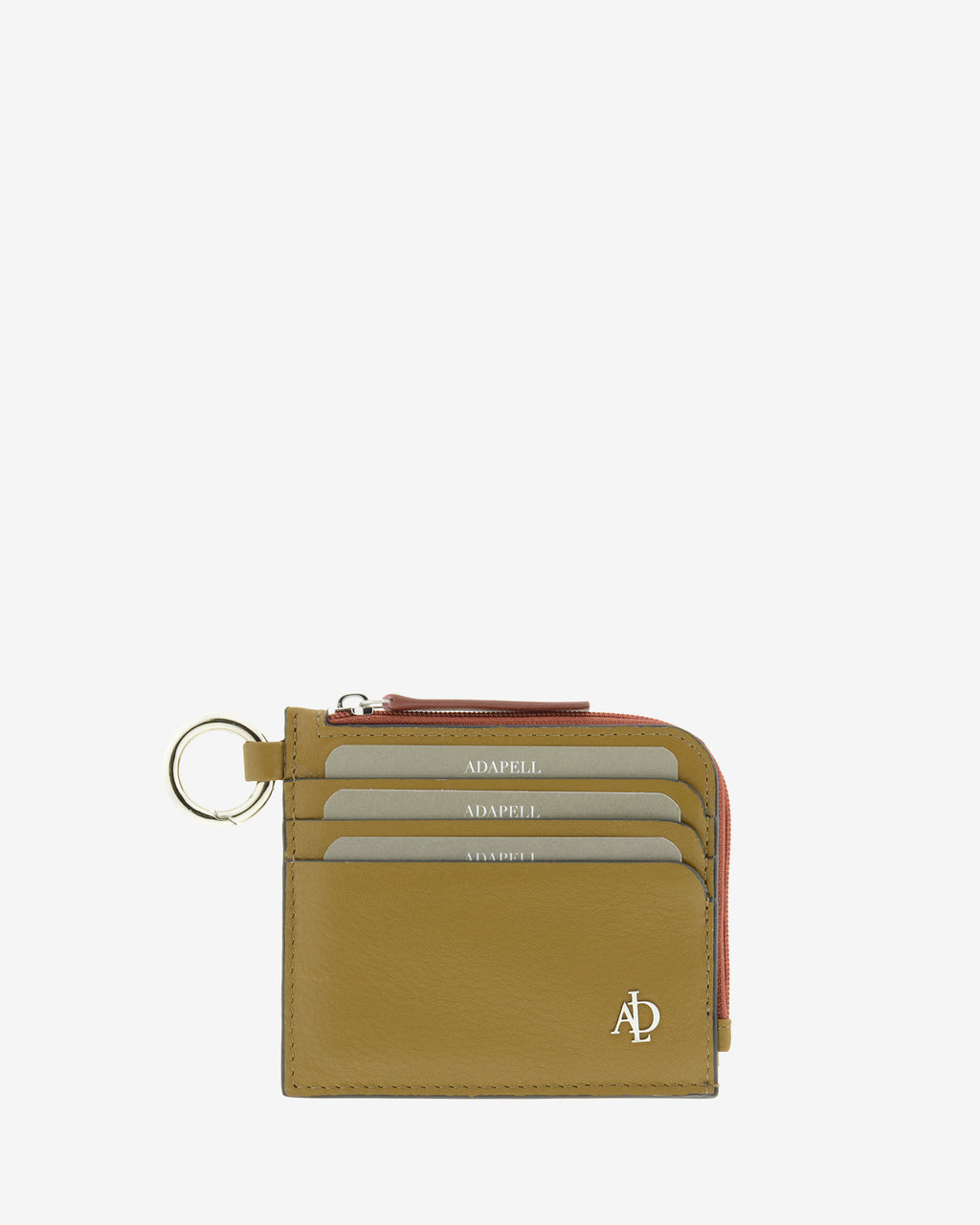 Tarjetero de mujer Brisa en color Ámbar Ébano, vista frontal con tres ranuras exteriores para tarjetas, anilla metálica, cremallera y logo Adapell.