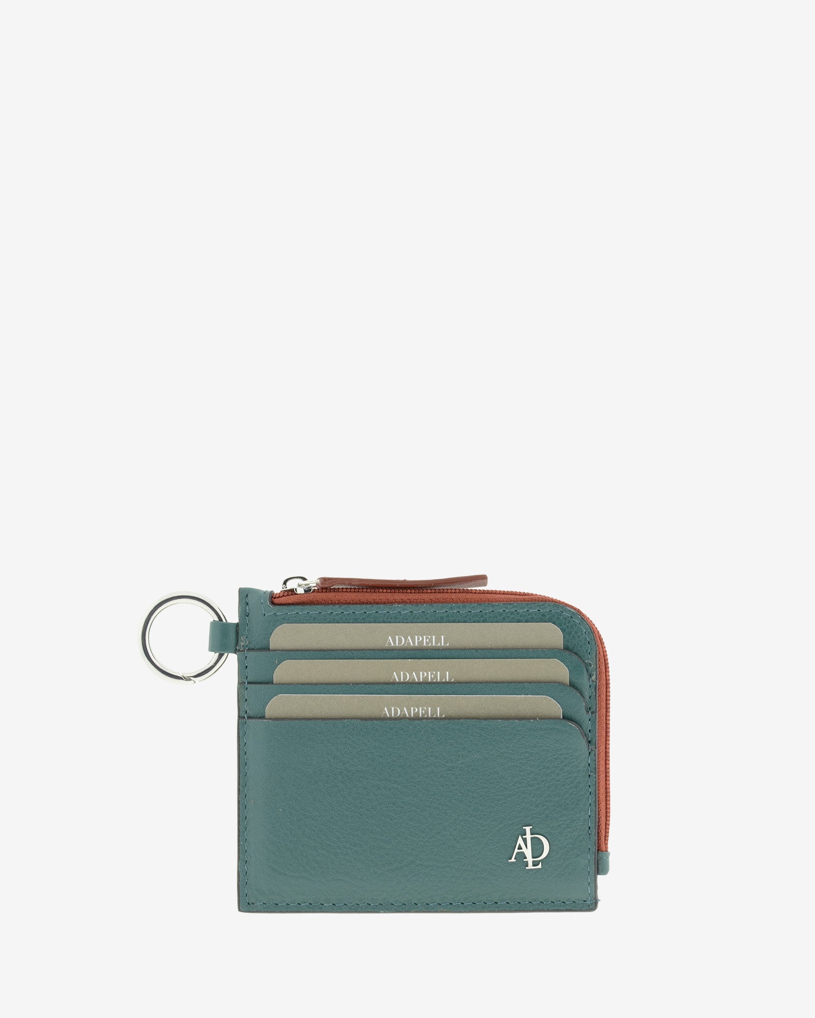 Tarjetero de mujer Brisa en color Ocean Teal, vista frontal con tres ranuras exteriores para tarjetas, anilla metálica, cremallera y logo Adapell.