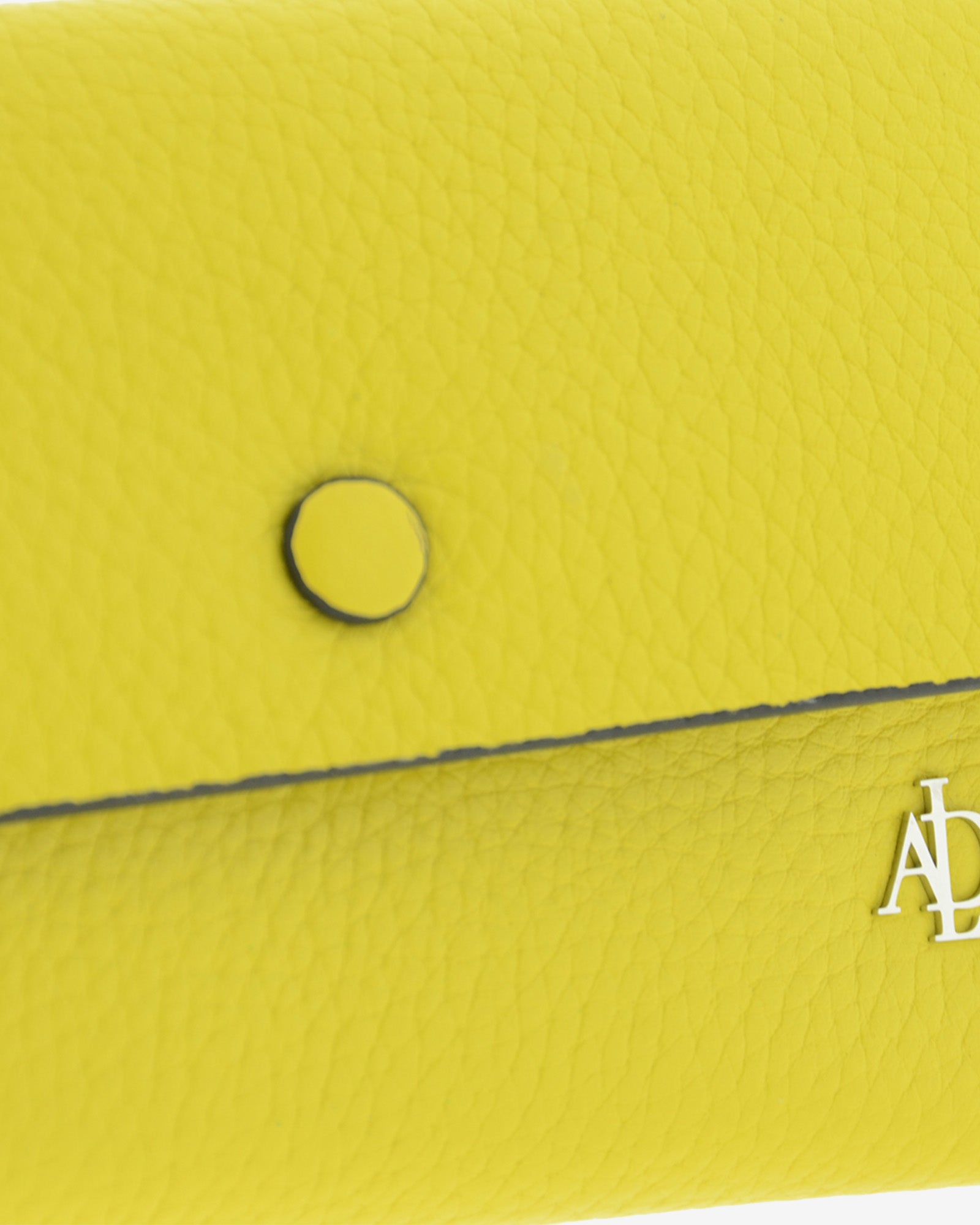 Cartera de mujer de piel auténtica ref. 4254-17, de medida mediana en color amarillo citrine con protección de tarjetas rfid, vista detalle piel y logo