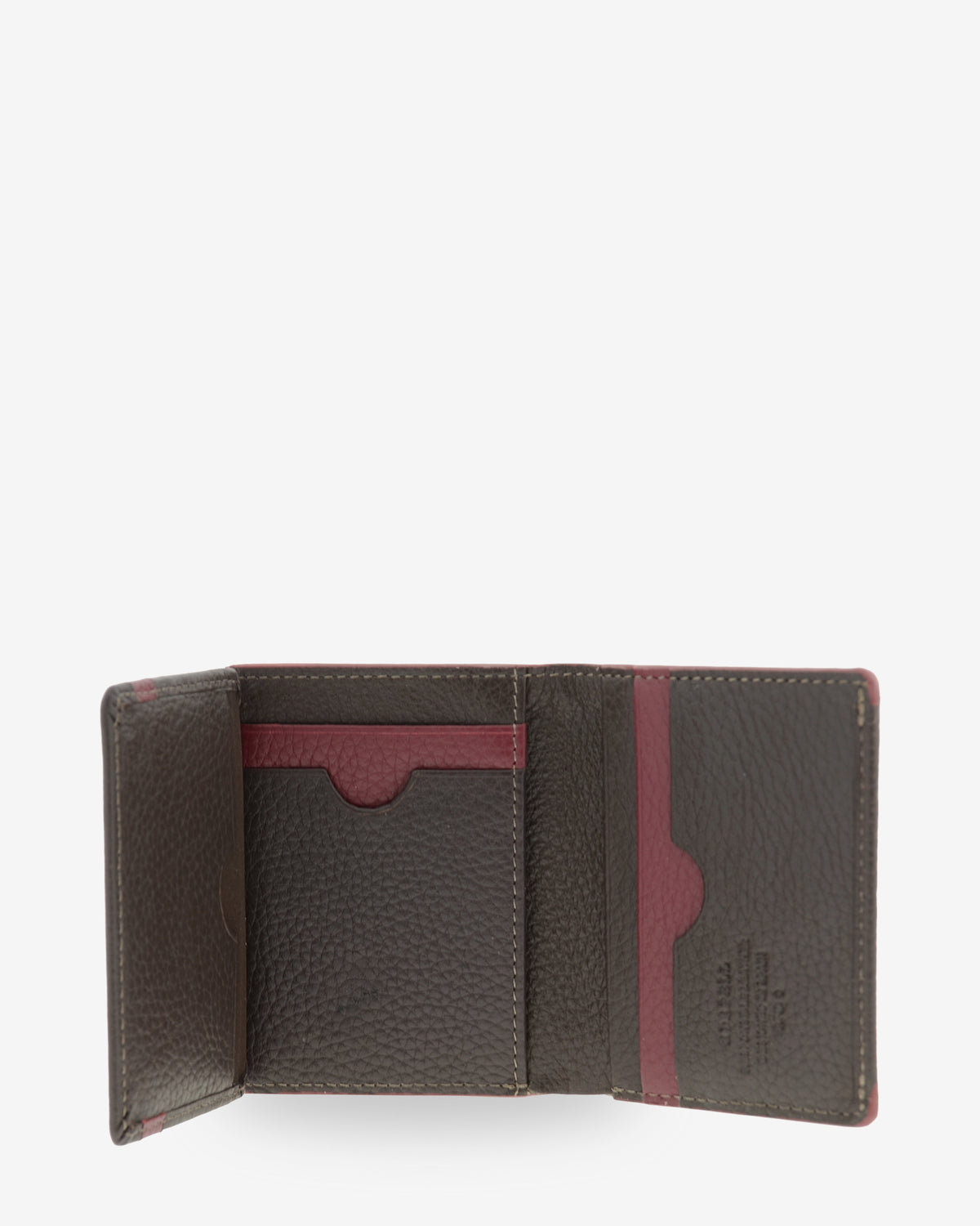 Interior desplegado de la cartera Nexo 1670 chocolate mostrando sus ranuras y secciones para tarjetas.