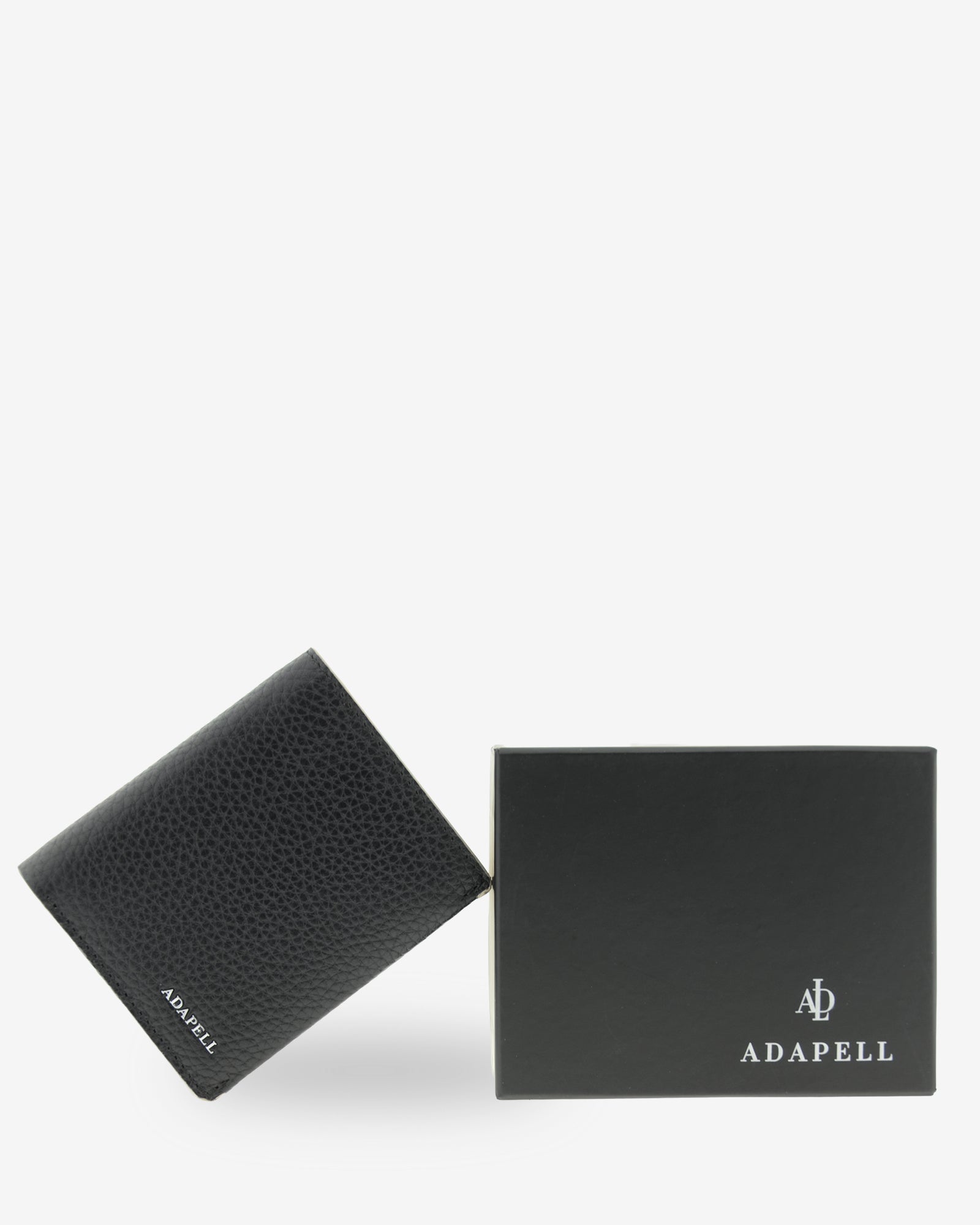 Cartera vertical de piel Nexo 1670 negra presentada junto a su caja Adapell.