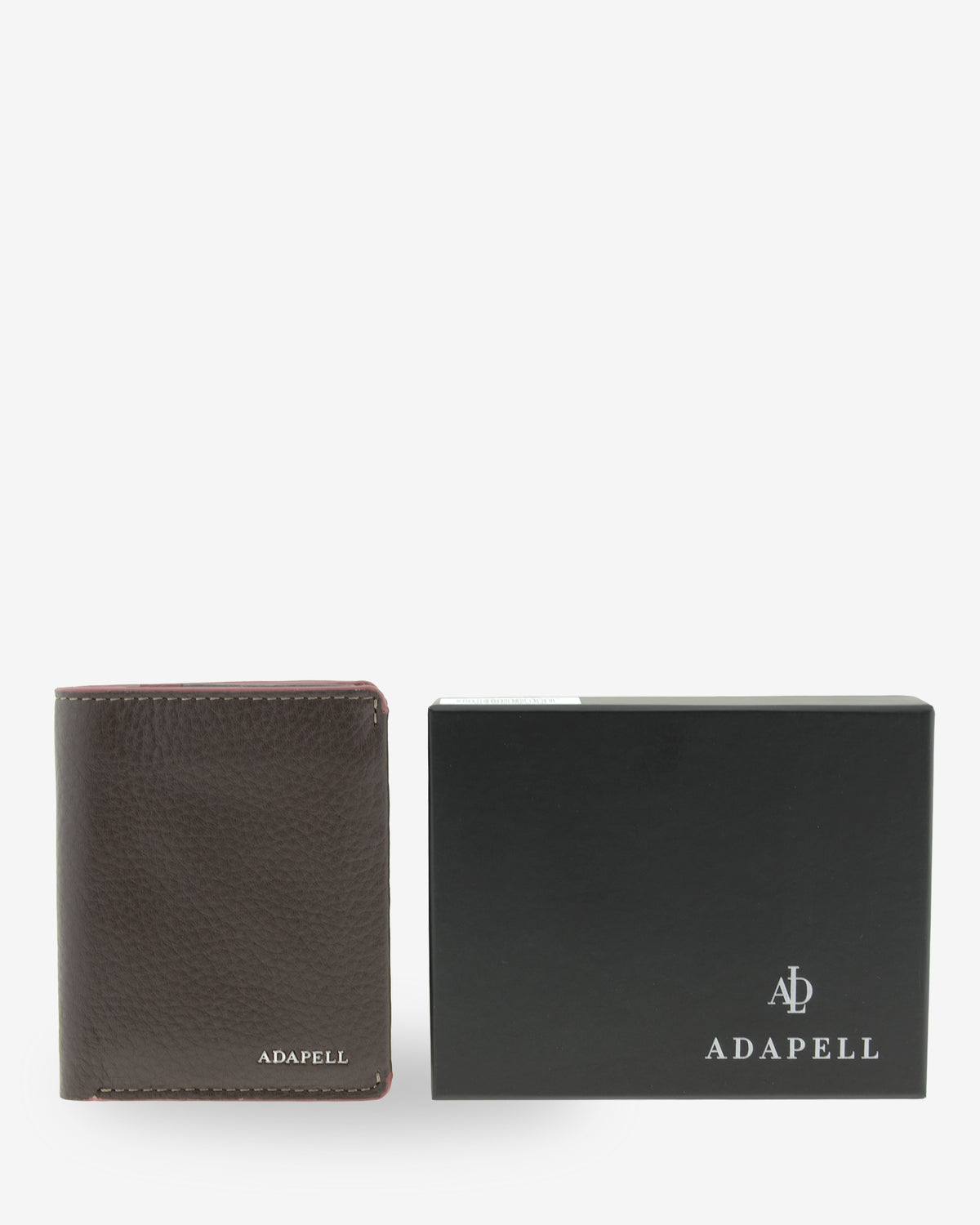 Cartera de hombre Nexo 1671 en piel chocolate junto a la caja ADAPELL