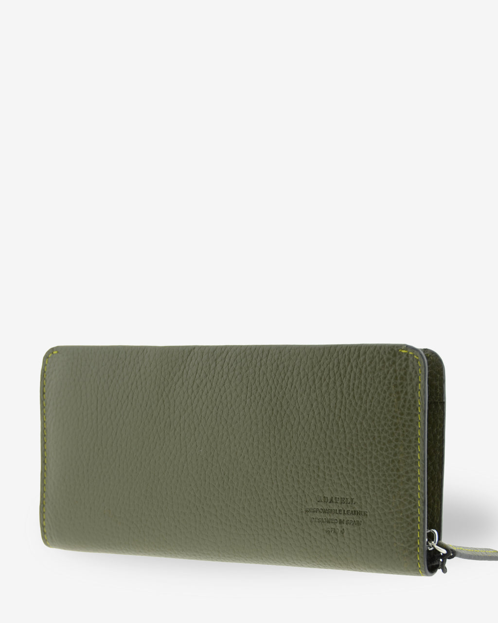 Vista trasera en tres cuartos de la cartera grande de piel Nexo 4260 en color Verde Loden con cierre perimetral de cremallera.