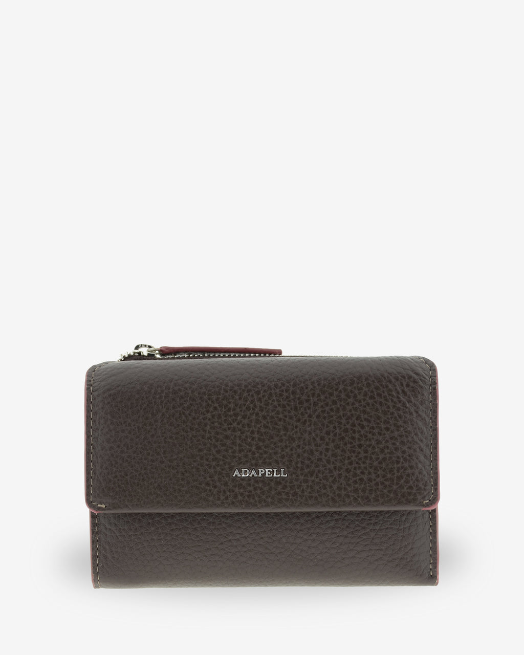 Vista frontal de la cartera de piel Nexo 4261 en color chocolate con solapa y logo ADAPELL.
