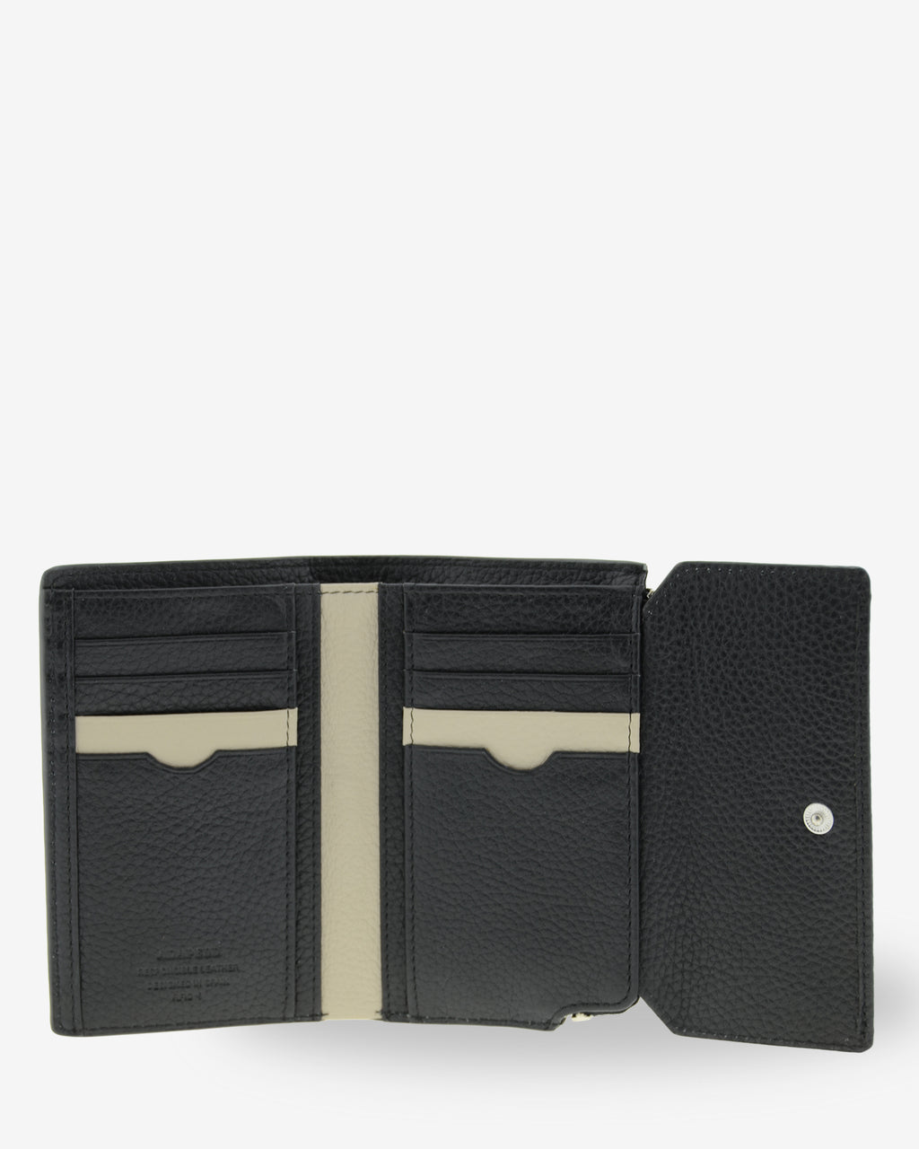 Interior abierto de la cartera Nexo 4261 negra con ranuras para tarjetas, bolsillos interiores y cierre de solapa con botón.