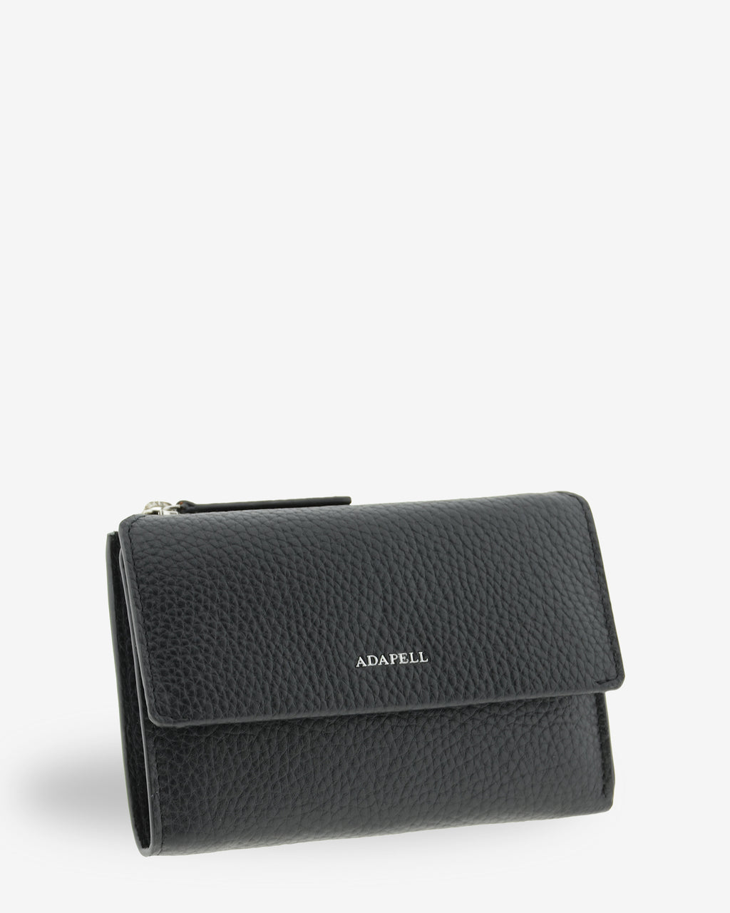 Vista frontal en tres cuartos de la cartera de piel Nexo 4261 en color negro con solapa.