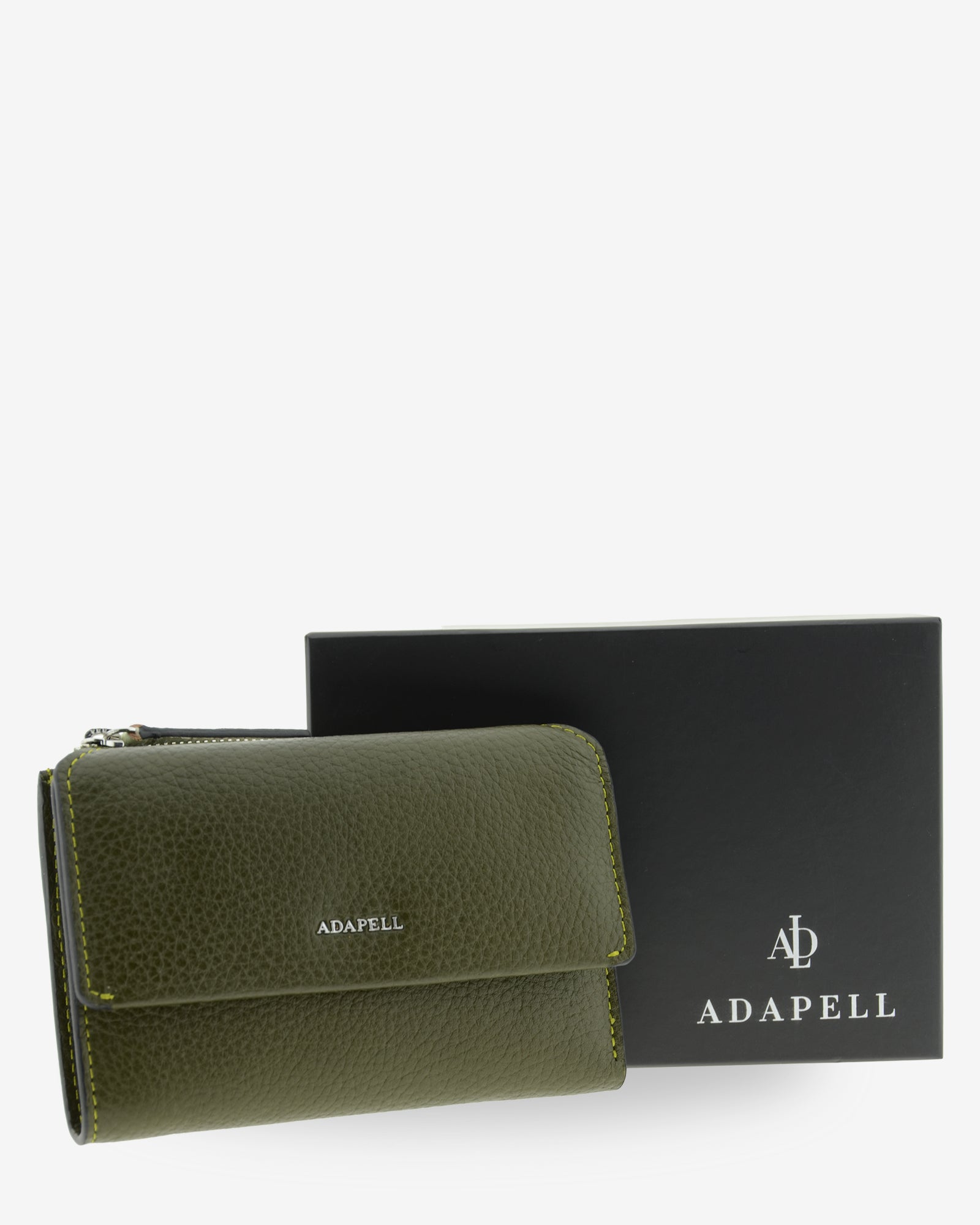 Cartera de piel Nexo 4261 en color Verde Loden presentada junto a su caja Adapell.