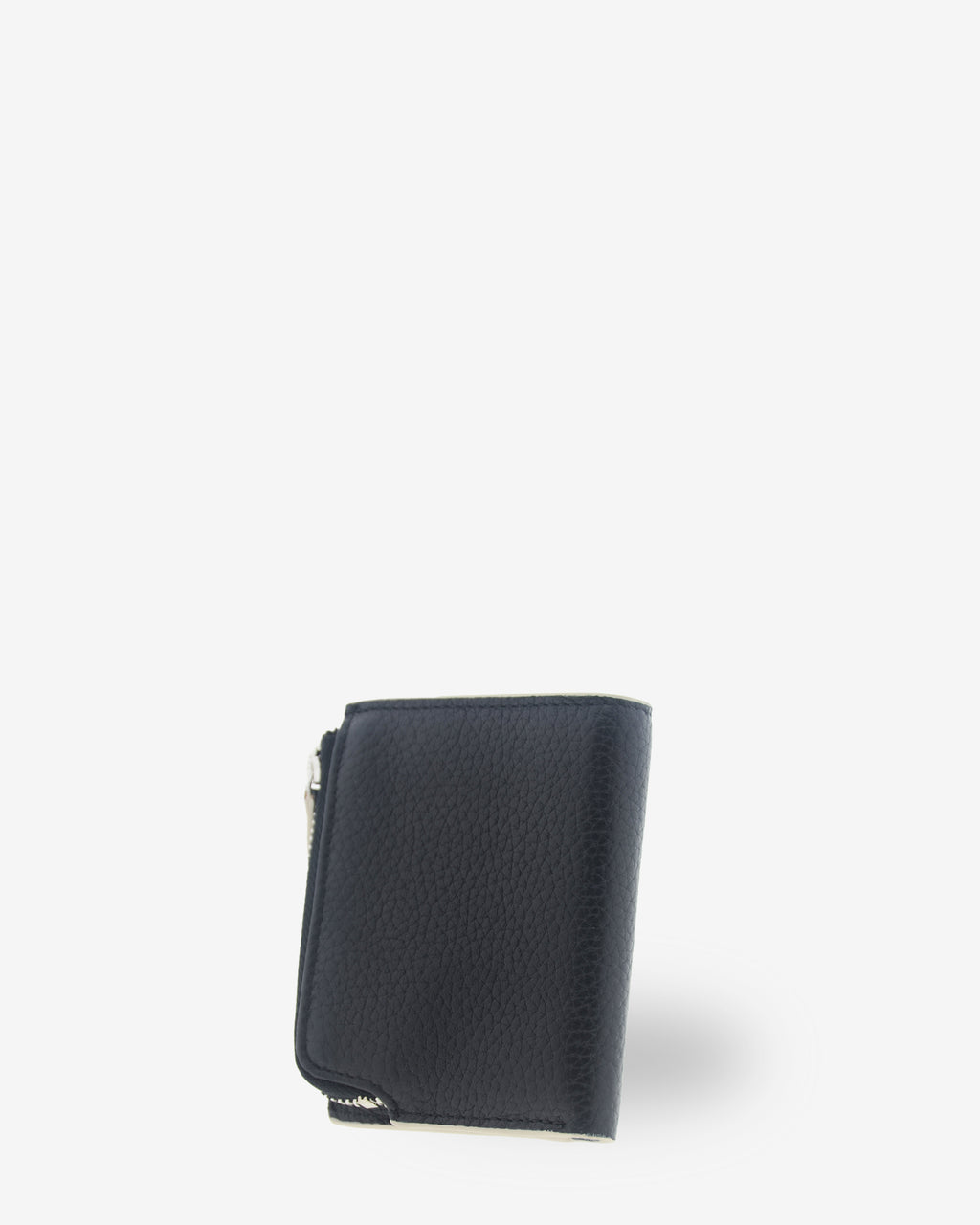 Vista trasera en tres cuartos de la cartera Nexo 4263 negra con el compartimento exterior con cremallera visible.