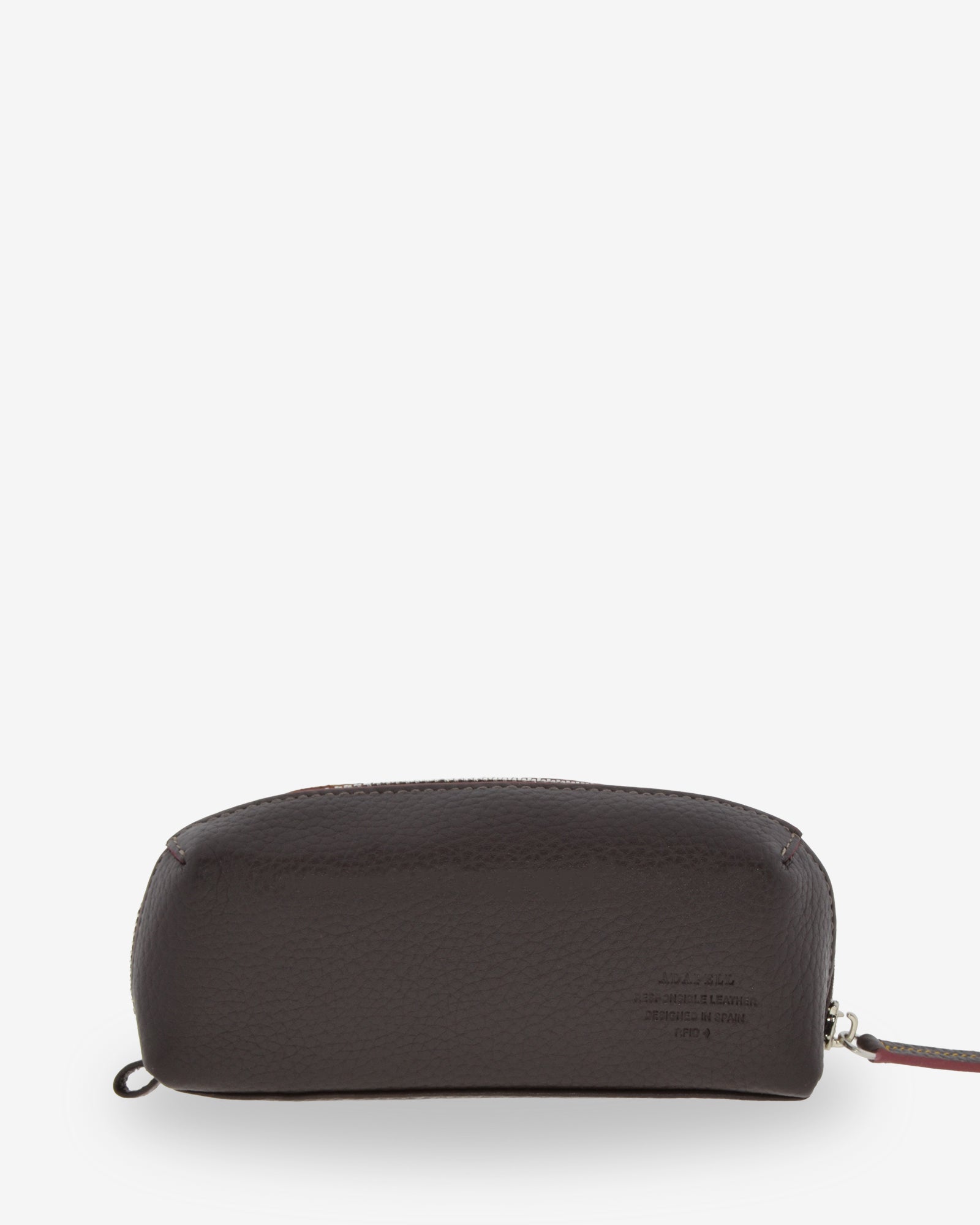 Estuche para esenciales Nexo 8097 en piel granulada color chocolate, vista trasera