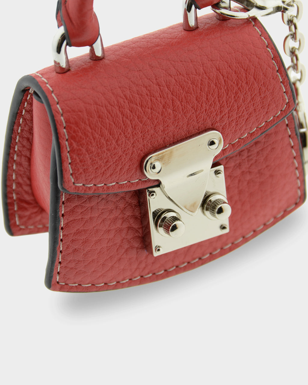 Detalle frontal del charm para bolso con funda para auriculares Nexo 8099 amapola con solapa y cierre metálico