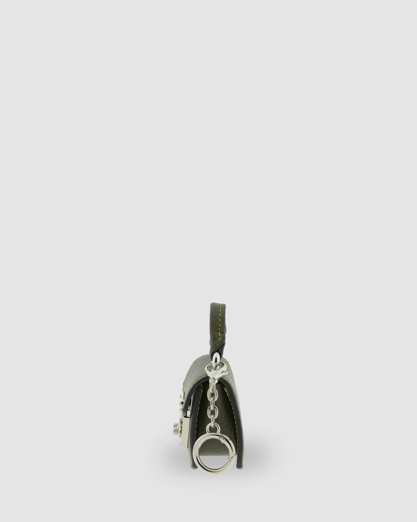 Charm para bolso con funda para auriculares Nexo 8099 verde Loden, vista lateral mostrando su formato de mini bolso