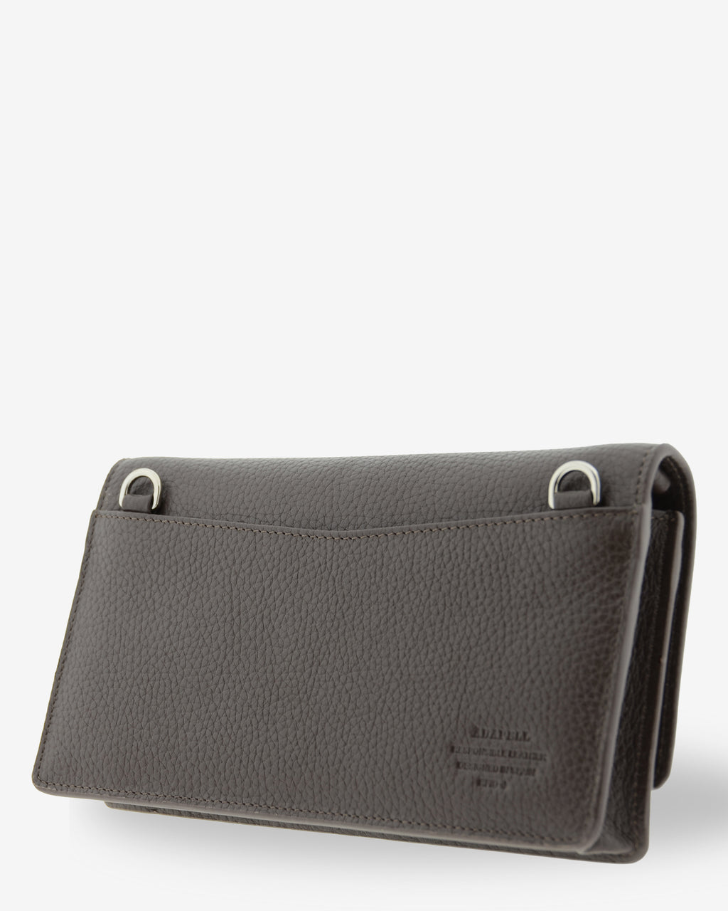 Bolso bandolera Nexo 8090 chocolate, vista tres cuartos trasera con bolsillo exterior y anillas