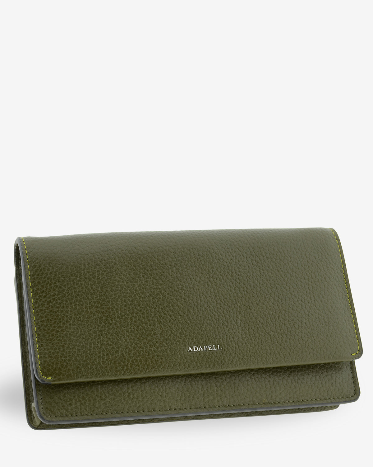 Bolso bandolera Nexo 8090 verde Loden, vista tres cuartos frontal con solapa