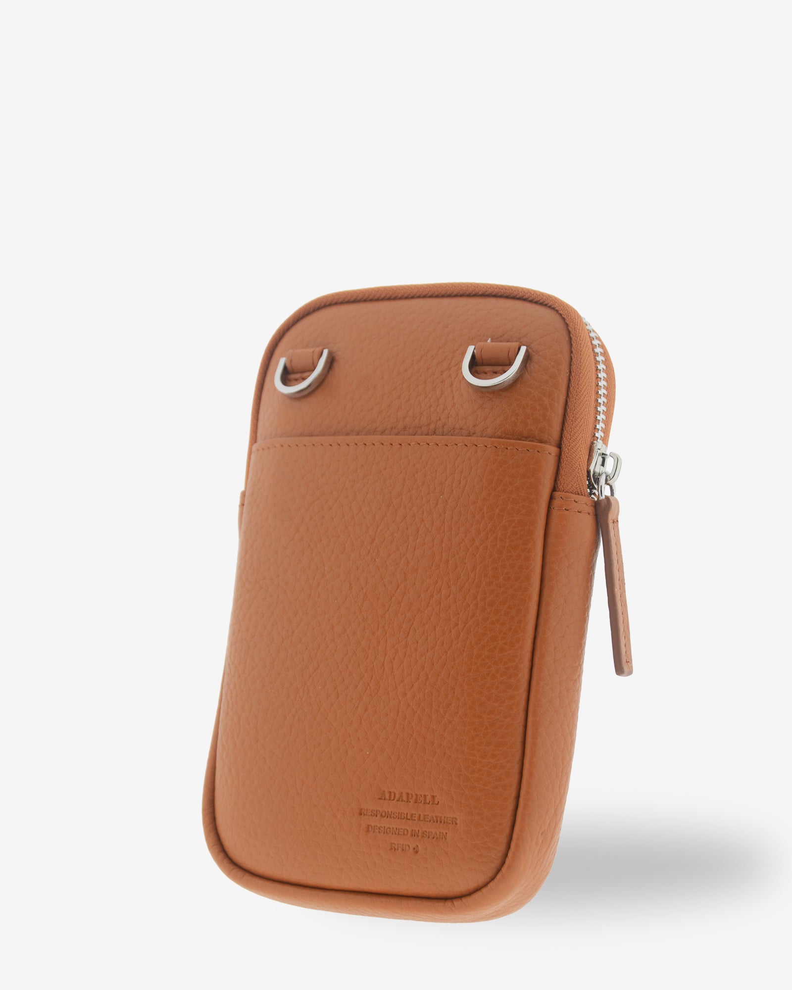 Bolso bandolera vertical Nexo en color miel, vista tres cuartos trasera con bolsillo exterior, anillas para la bandolera y cierre de cremallera