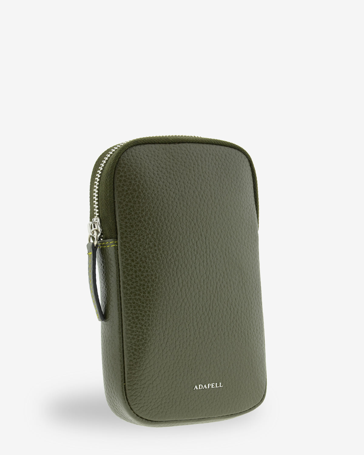 Bolso bandolera vertical Nexo en color verde loden, vista tres cuartos frontal con cierre de cremallera
