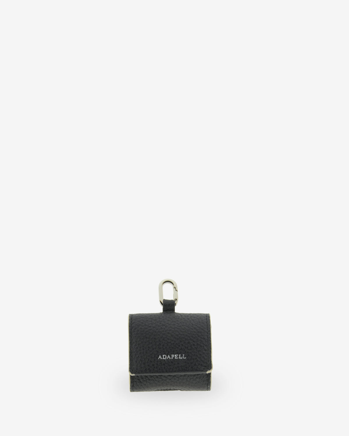 Vista frontal de la funda para auriculares Nexo 8093 en color negro con solapa, logo Adapell y anilla metálica